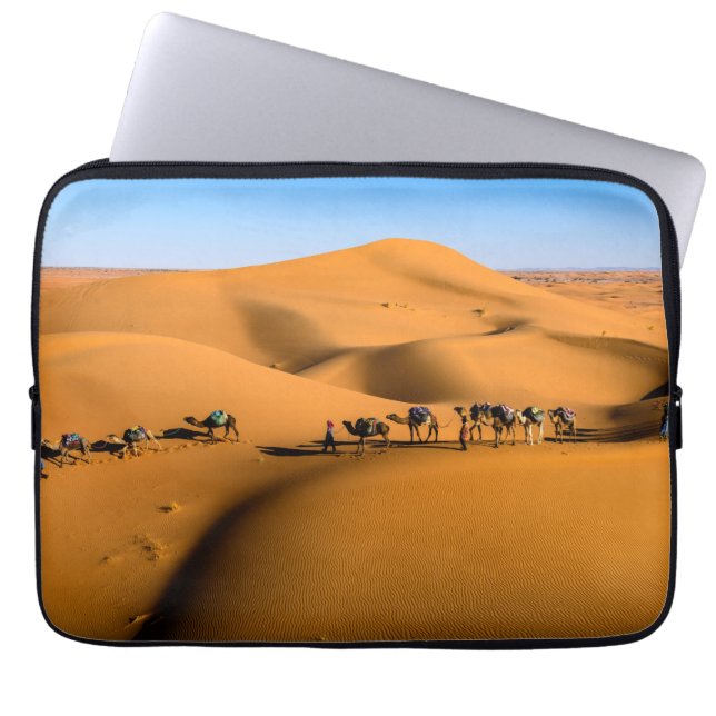 Capa Para Notebook camelos no deserto sob céu azul (Frente)
