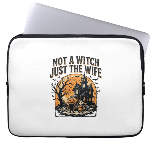 Capa Para Notebook Camisa de Esposa de Halloween Design de Casa Assom (Frente)