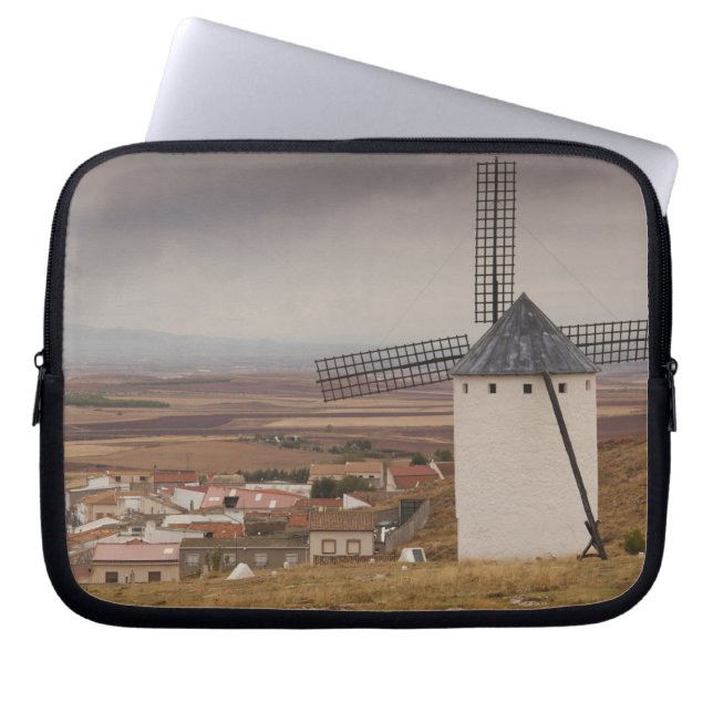 Capa Para Notebook Campo de Criptana, antigos moinhos de vento da Man (Frente)