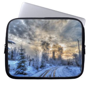 Capa Para Notebook Campo de fazenda na neve de inverno no nascer do s