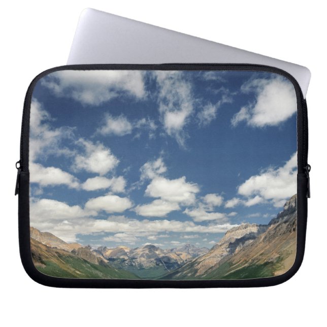 Capa Para Notebook Canadá, Colúmbia Britânica, Yoho NP. Nuvens fofas (Frente)