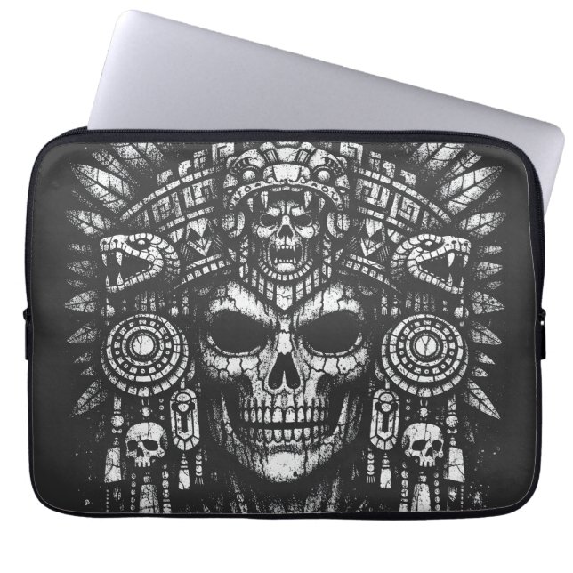 Capa Para Notebook Capacete de Caveira Asteca por BurnsInHell (Frente)