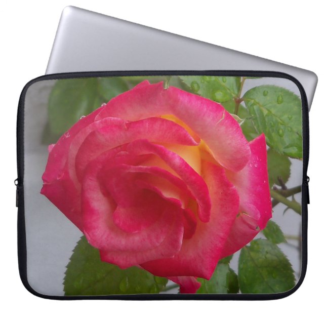 Capa Para Notebook Capinha de computador com foto de uma rosa (Frente)