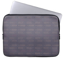 Capinha de Laptop com Seta Roxa Minimalista