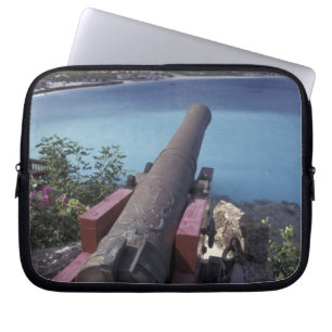 Capa Para Notebook CARIBE, St. Barts, Connon apontando para a Baía de