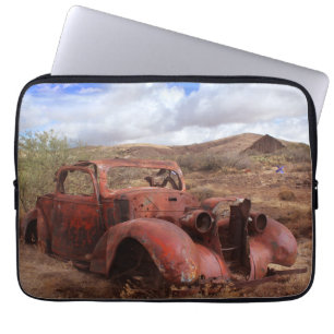Capa Para Notebook Carro velho que oxida na paisagem do deserto