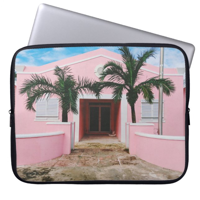 CAPA PARA NOTEBOOK CASA DE PINK E BRANCO CONCRETO PERTO DAS ÁRVORES V (Frente)