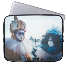 Casal de máscaras de carnaval em Veneza, Itália