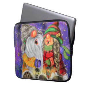 Capa Para Notebook Casal Hugged Gnomos Cantando Feliz Canção De Natal
