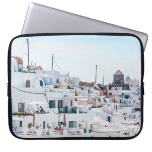 Capa Para Notebook Casas de concreto branco sob céu azul à noite