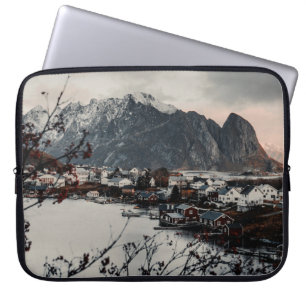 CAPA PARA NOTEBOOK CASAS PERTO DE MONTANHA E LAGO