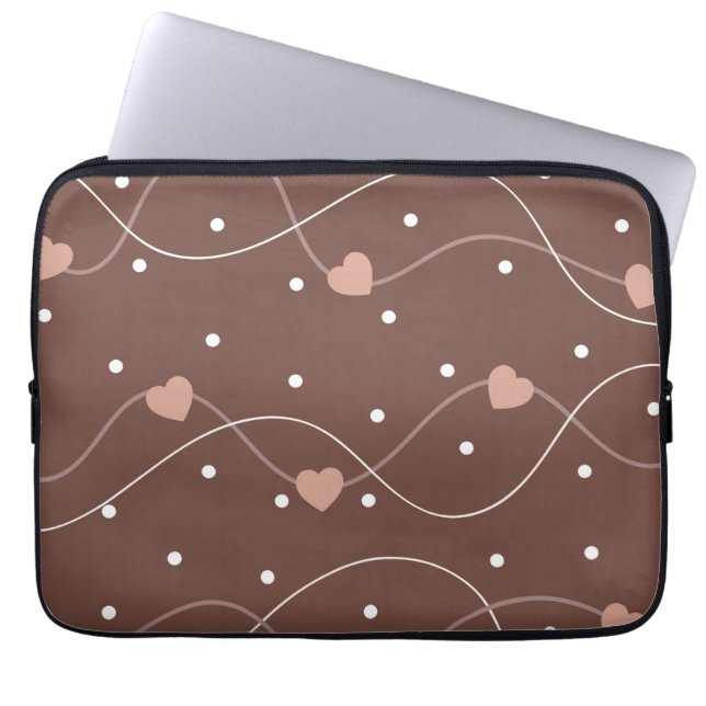 Capa Para Notebook Castanho de Chocolate com Padrão de Corações Rosa (Frente)