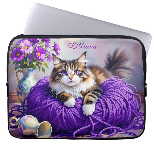 Capa Para Notebook Cat  in Purple Yarn and Flowers Personalized (Frente)
