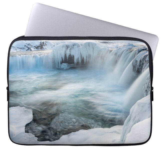 Capa Para Notebook Catarata Godafoss, inverno, Islândia 2 (Frente)