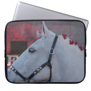 Capa Para Notebook cavalo branco puro com ponte preta
