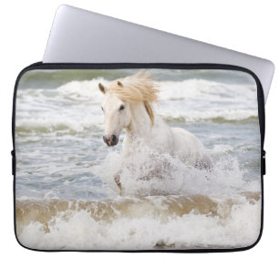 Capa Para Notebook Cavalo Camargue nas Ondas