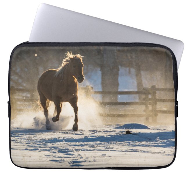 Capa Para Notebook Cavalo Correndo Pela Neve (Frente)