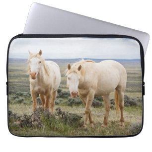 Capa Para Notebook Cavalo Selvagem Pastando na Priaire de Cody