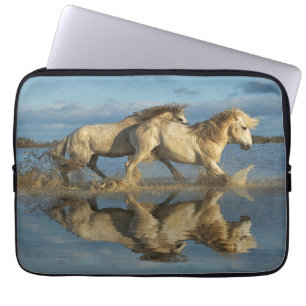 Capa Para Notebook Cavalos Camargue e Reflexo, Sul da França