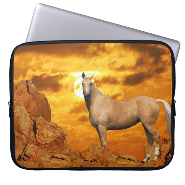 Capa Para Notebook Cavalos da fantasia: Montanha (Frente)