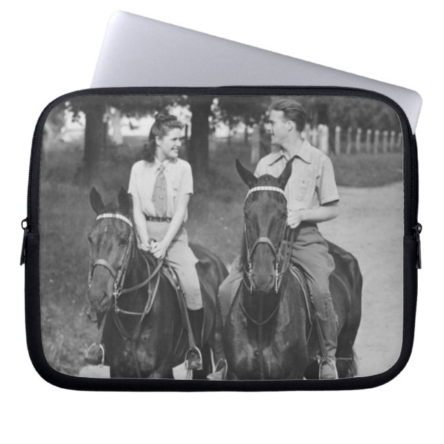 Capa Para Notebook Cavalos de equitação do casal (Frente)