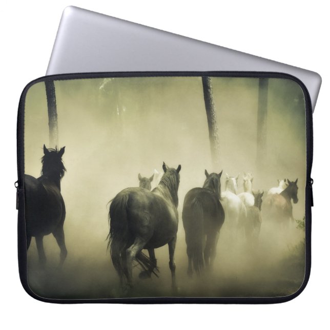 Capa Para Notebook Cavalos Selvagens Correndo (Frente)