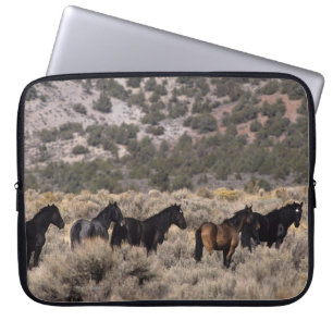 Capa Para Notebook Cavalos selvagens do mustang no deserto 2