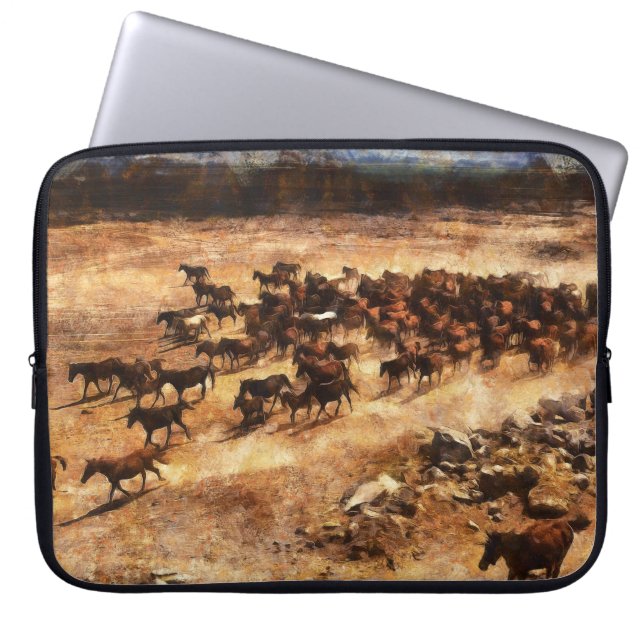 Capa Para Notebook Cavalos Selvagens: Majestade Animal Artística. (Frente)