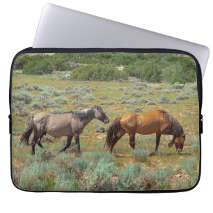 Capa Para Notebook Cavalos selvagens pastando