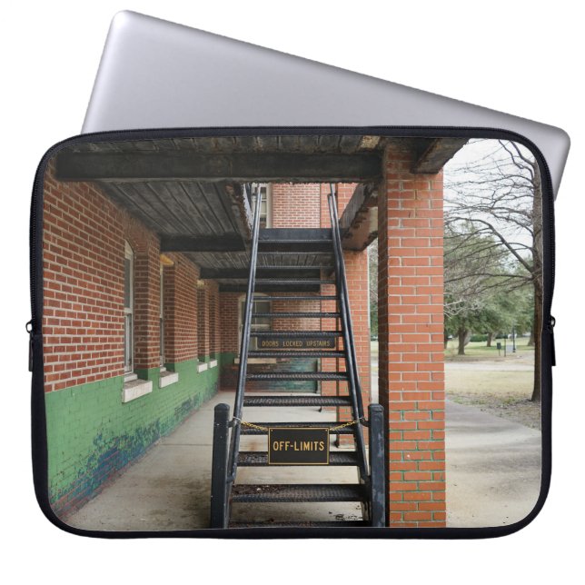 Capa Para Notebook Cena russa no caso do Laptop Fort Monroe (Frente)