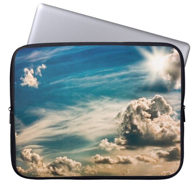 Capa Para Notebook Céu de Paintery. Belo céu dramático com nuvens a (Frente)