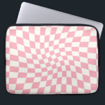 Capa Para Notebook Checkboard Dourada do Pastel Retro Pink Checkings<br><div class="desc">Design com controle perfeito. Damas avisadas modernas. Este design psíquico retrô te leva para a terra maravilhosa. Verificações distorcidas em cores pastel. Grelha e giro,  torção,  padrão verificado</div>