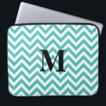 Capa Para Notebook Chevron azul com monograma<br><div class="desc">Personalize este produto elegante com suas iniciais!</div>