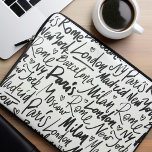 Capa Para Notebook Cidades Famosas do Mundo<br><div class="desc">O padrão na moda é constituído por nomes de cidades famosas do mundo (Nova Iorque,  Milão,  Roma,  Barcelona,  Moscou,  Paris,  Madrid) a preto e branco na moda.</div>