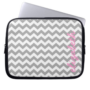Capa Para Notebook Cinza e Cevrons Rosa com Nome Personalizado