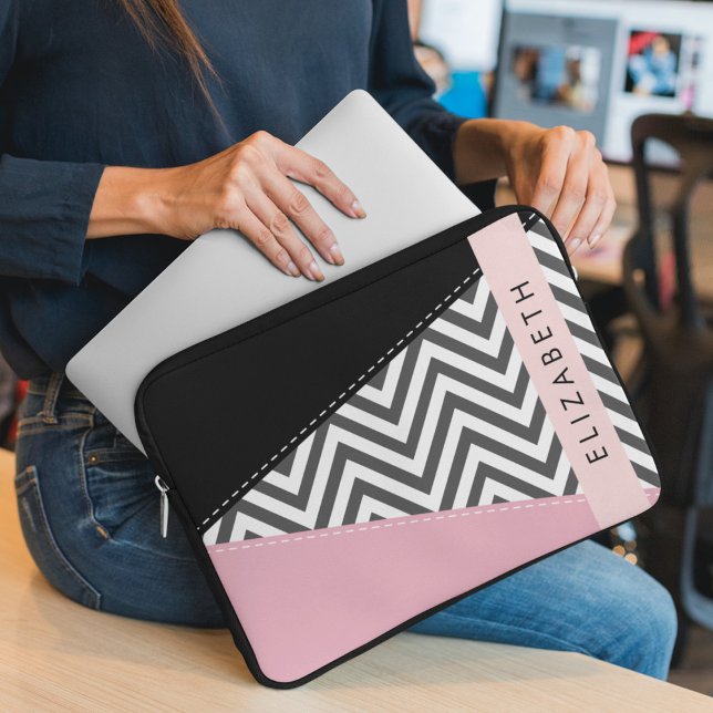 Capa Para Notebook Cinza Zigzag, Cinza Chevron, Rosa, Seu Nome (Criador carregado)