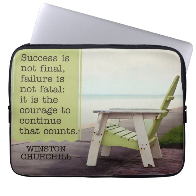 Capa Para Notebook Citação Inspiracional Winston Churchill "Courage" (Frente)