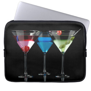 Capa Para Notebook Cocktails diferentes em copos de martini em preto