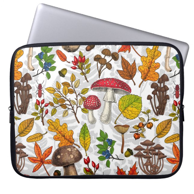 Capa Para Notebook Cogumelos de outono, folhas, nozes e bagas sobre b (Frente)