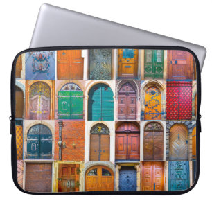 Capa Para Notebook Colégio de portas da frente medieval em Praga, na 
