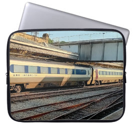 Capa Para Notebook Comboio Beige e Maroon