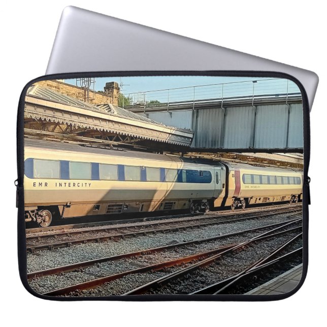 Capa Para Notebook Comboio Beige e Maroon (Frente)