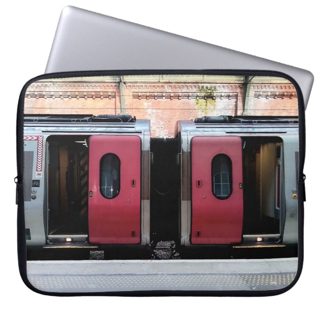 Capa Para Notebook Comboio prata e vermelho (Frente)