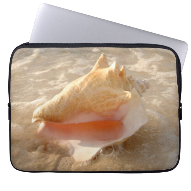 Capa Para Notebook Conch Shell na areia na praia tropical (Frente)