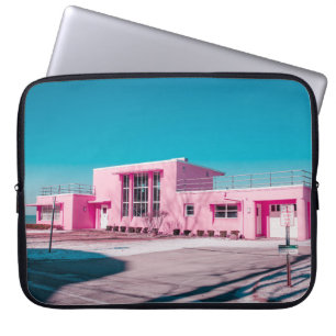 Capa Para Notebook Construção de betão rosa sob céu azul