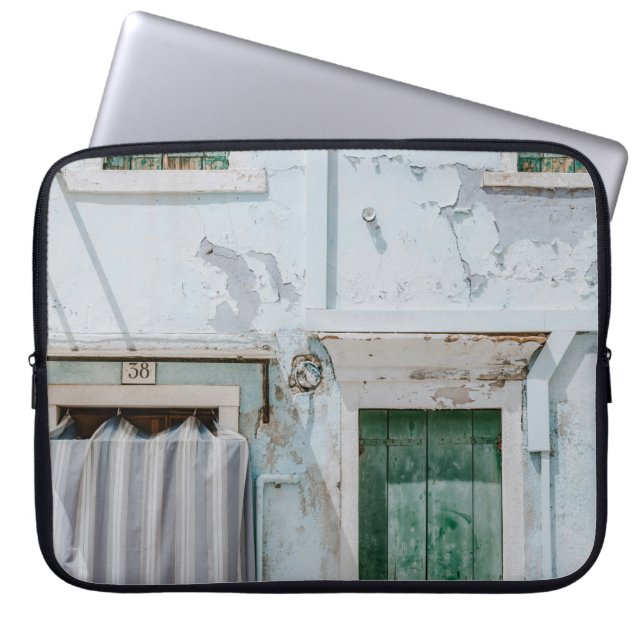 CAPA PARA NOTEBOOK CONSTRUÇÃO DE CONCRETOS BRANCOS COM TRÊS JANELAS V (Frente)