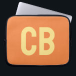 Capa Para Notebook Cor da Tendência - Bolsa de laptop fresca de tange<br><div class="desc">Apresentando a cor da primavera da tendência: Tangerina fresca. Bolsa de laptop moderna e na moda com monograma personalizável em uma fonte amarela clara minimalista. Seu design simples e limpo em uma cor sólida oferece um eterno e um apelo clássico. Explore nossas cores de tendência de primavera para mais produtos...</div>