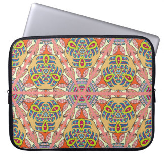 Capa Para Notebook Coragem triangular colorida, arte desenhada à mão.