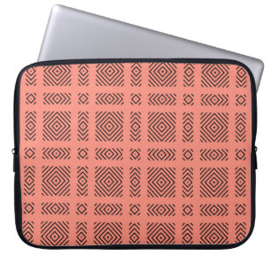 Capa Para Notebook Coral com padrão geométrico preto