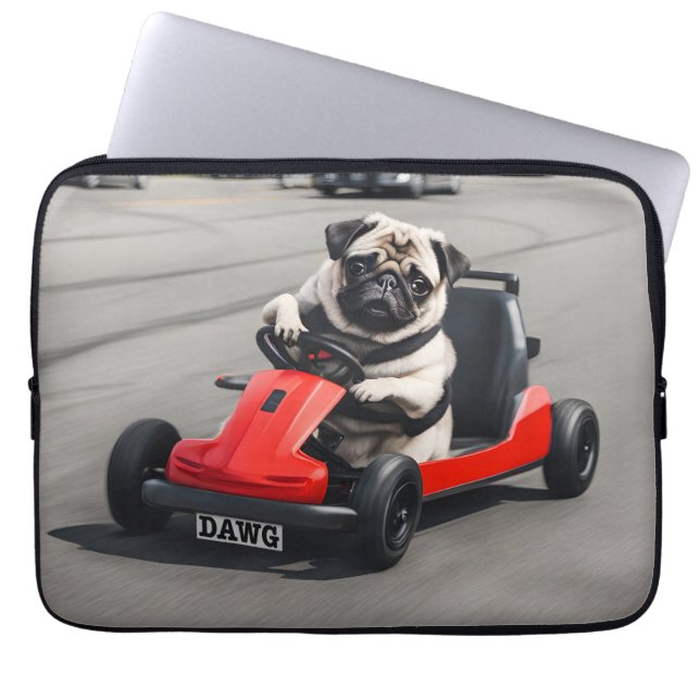 Capa Para Notebook Corrida Pug go-kart (Frente)